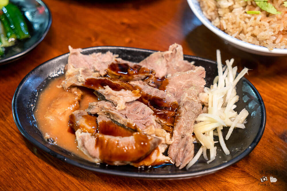 宜蘭冬山車站旁美食推薦!阿婆油飯從早餐賣到宵夜,在地人銅板美食名單。