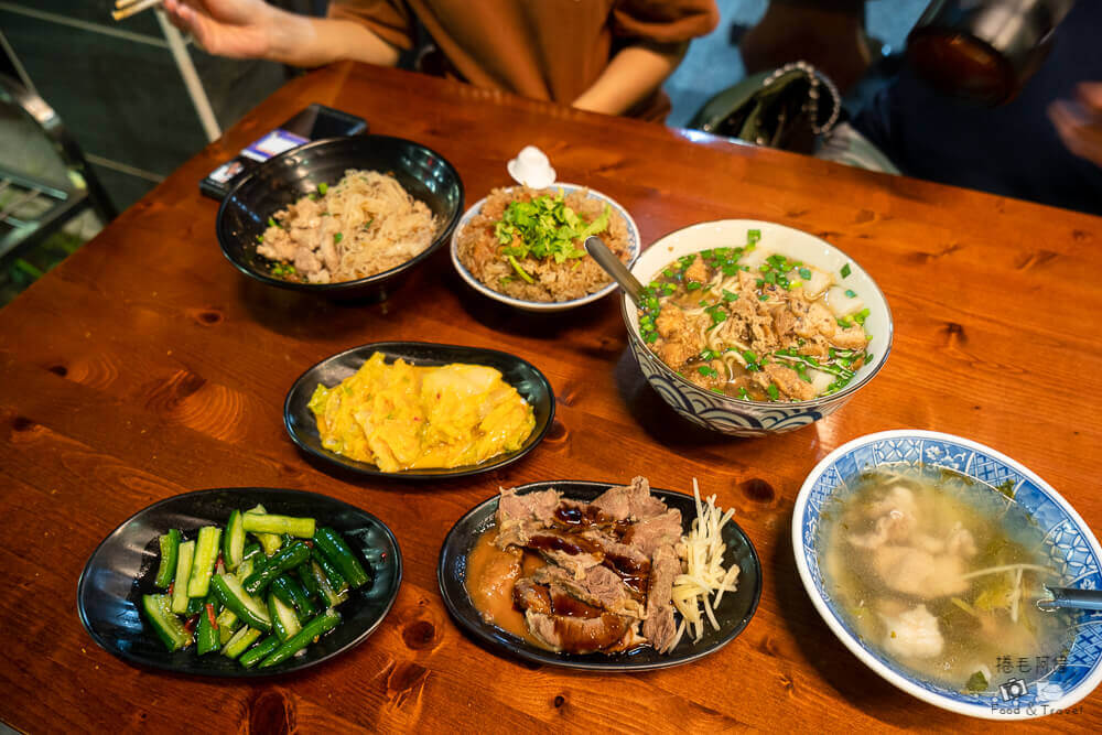 宜蘭冬山車站旁美食推薦!阿婆油飯從早餐賣到宵夜,在地人銅板美食名單。