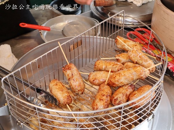 阿霞龍鳳腿:瑞芳美食/50年老店/排隊美食『阿霞龍鳳腿』糯米腸/瑞芳火車站/瑞芳美食廣場前