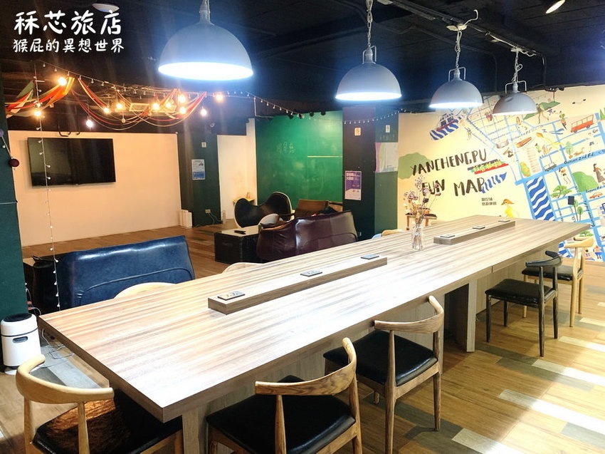 【高雄住宿推薦】高雄CP值超高插畫風飯店-秝芯旅店駁二館!超可愛又有設計感,重點超便宜且地點超優、評價高達9.0分!高雄便宜住宿推薦!有停車場、有泡麵、還有早餐吃到飽! @猴屁的異想世界