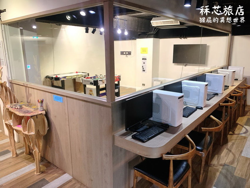 【高雄住宿推薦】高雄CP值超高插畫風飯店-秝芯旅店駁二館!超可愛又有設計感,重點超便宜且地點超優、評價高達9.0分!高雄便宜住宿推薦!有停車場、有泡麵、還有早餐吃到飽! @猴屁的異想世界