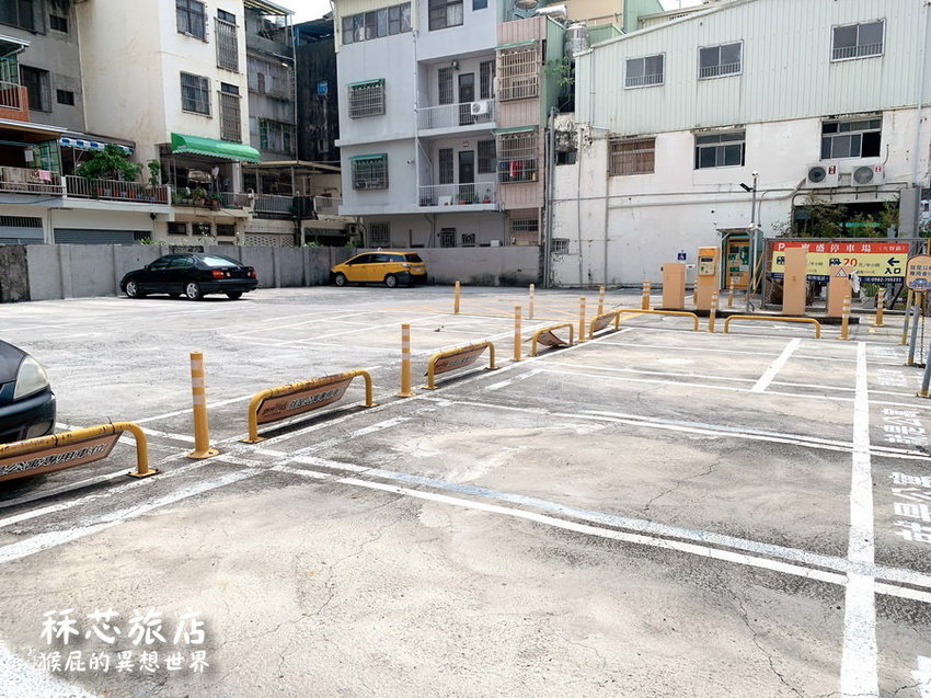 【高雄住宿推薦】高雄CP值超高插畫風飯店-秝芯旅店駁二館!超可愛又有設計感,重點超便宜且地點超優、評價高達9.0分!高雄便宜住宿推薦!有停車場、有泡麵、還有早餐吃到飽! @猴屁的異想世界