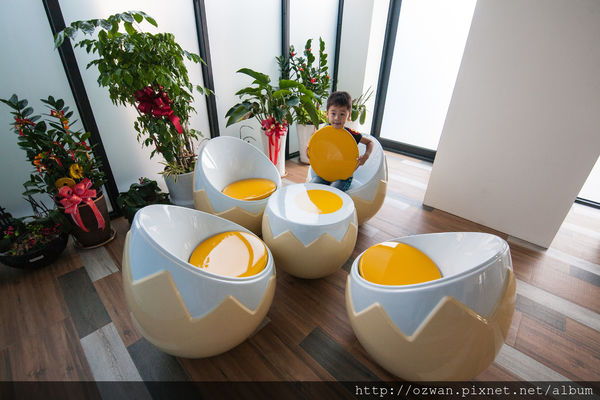 [住宿]住進童話世界裡的幻彩花園～高雄秝芯旅店（駁二愛河館）。