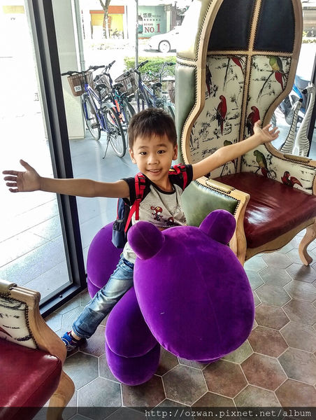 [住宿]住進童話世界裡的幻彩花園～高雄秝芯旅店（駁二愛河館）。