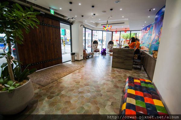 [住宿]住進童話世界裡的幻彩花園～高雄秝芯旅店（駁二愛河館）。