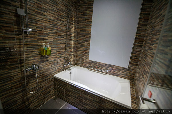 [住宿]住進童話世界裡的幻彩花園～高雄秝芯旅店（駁二愛河館）。