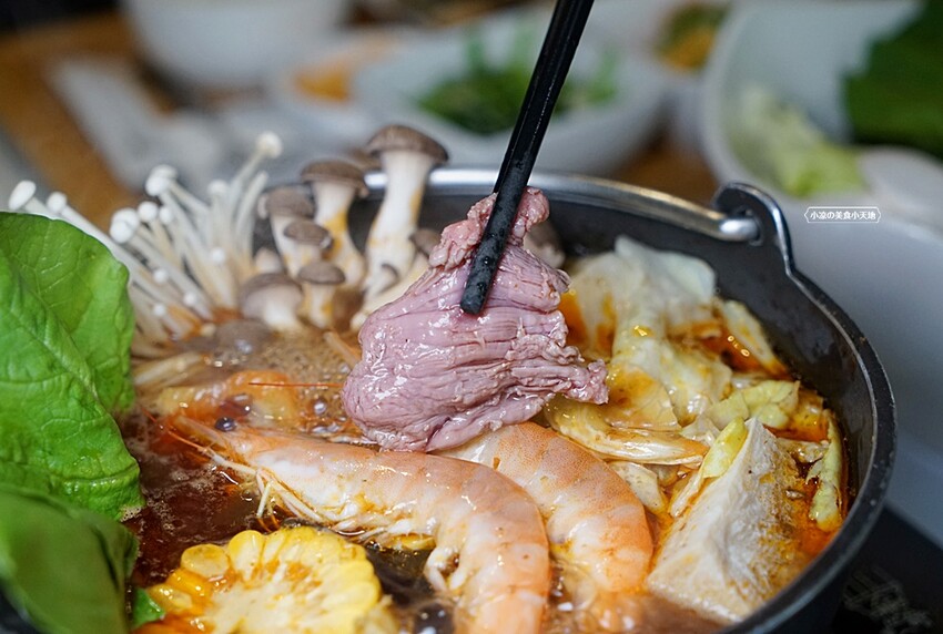 老饕帶路！！隱藏在田園間的絕美森林系景觀餐廳，如夢似幻的玻璃屋，享受著主廚精心手作料理，就來場浪漫的邂逅～ 