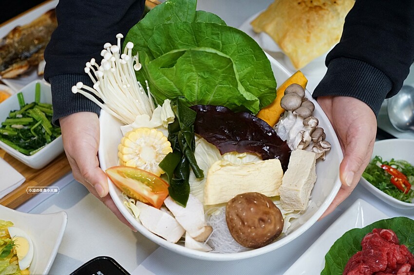 老饕帶路！！隱藏在田園間的絕美森林系景觀餐廳，如夢似幻的玻璃屋，享受著主廚精心手作料理，就來場浪漫的邂逅～ 