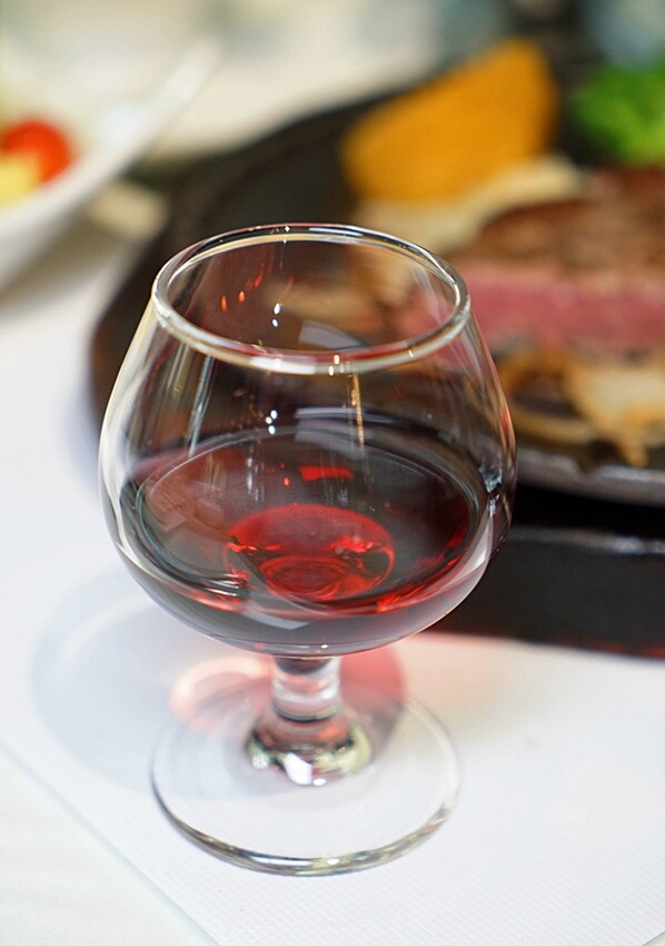 老饕帶路！！隱藏在田園間的絕美森林系景觀餐廳，如夢似幻的玻璃屋，享受著主廚精心手作料理，就來場浪漫的邂逅～ 