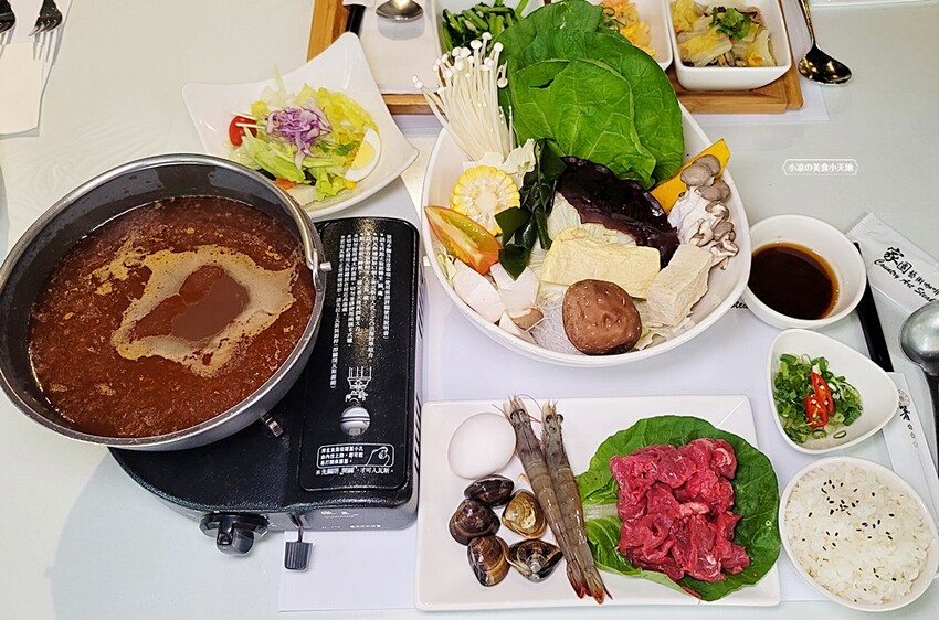 老饕帶路！！隱藏在田園間的絕美森林系景觀餐廳，如夢似幻的玻璃屋，享受著主廚精心手作料理，就來場浪漫的邂逅～ 