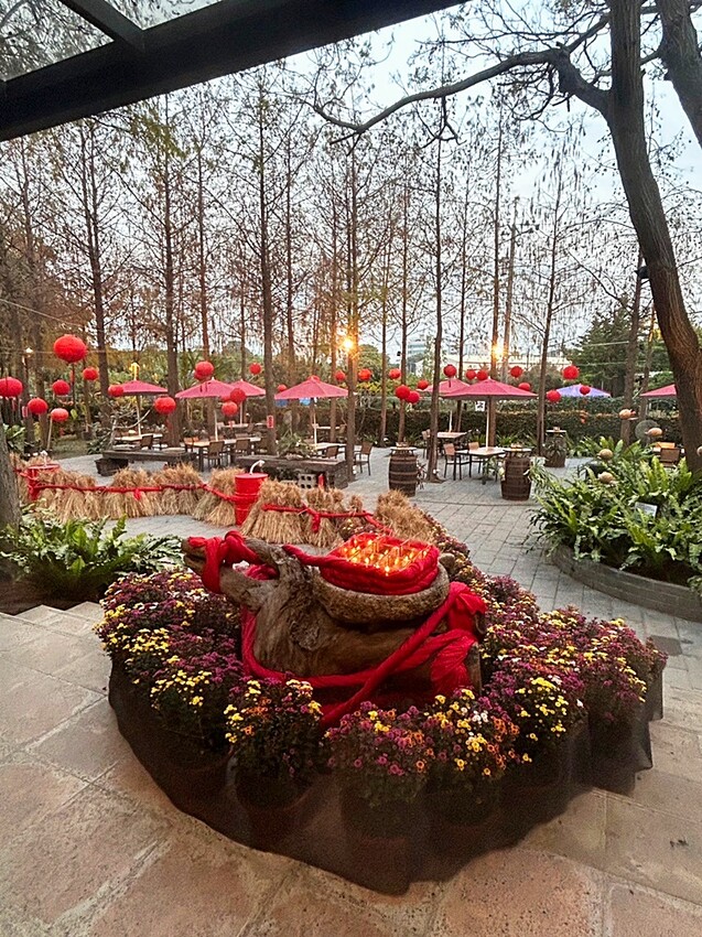 老饕帶路！！隱藏在田園間的絕美森林系景觀餐廳，如夢似幻的玻璃屋，享受著主廚精心手作料理，就來場浪漫的邂逅～ 