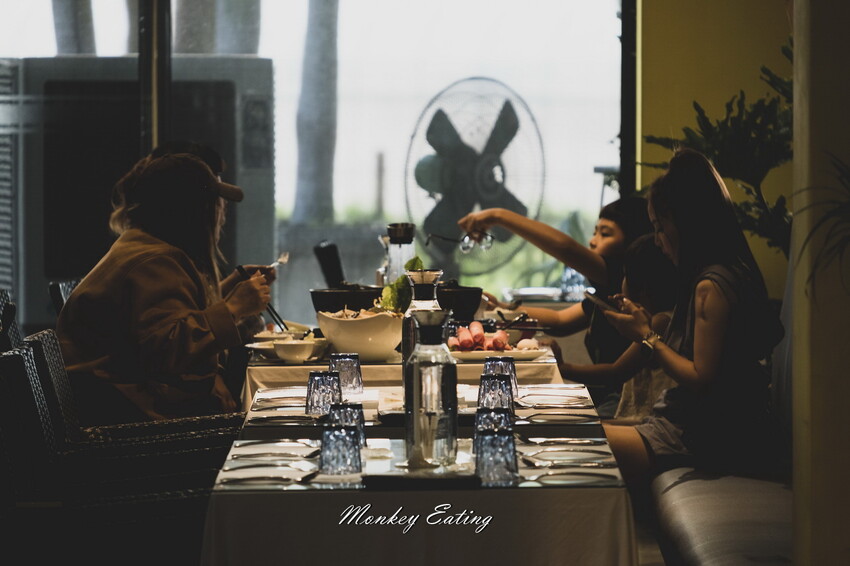 【彰化美食】家園藝術咖啡牛排館│北斗最美森林系庭園餐廳，40年老字號高CP值牛排火鍋簡餐。彰化田尾一日遊必吃 - 貪吃猴的幻想