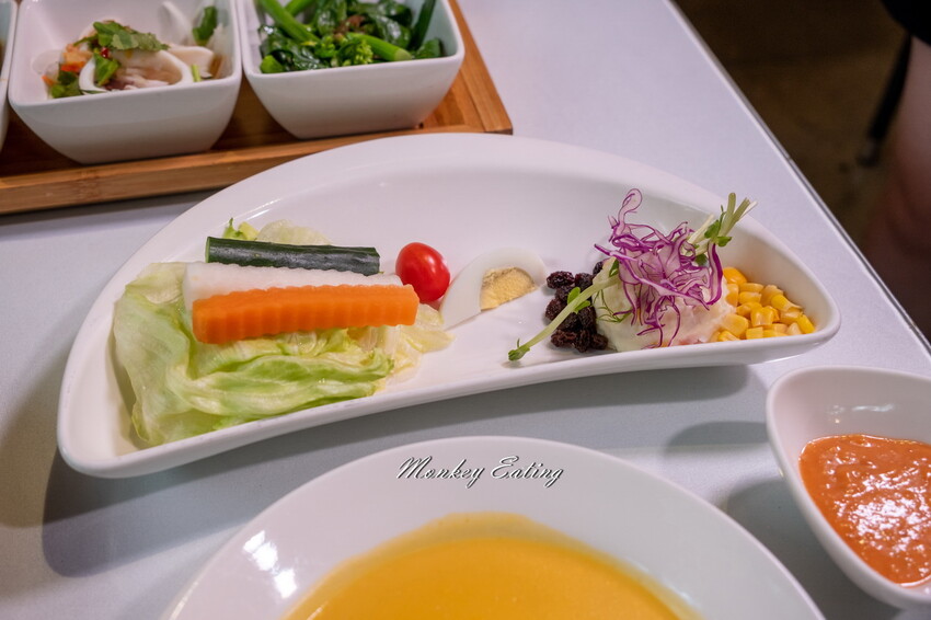 【彰化美食】家園藝術咖啡牛排館│北斗最美森林系庭園餐廳，40年老字號高CP值牛排火鍋簡餐。彰化田尾一日遊必吃 - 貪吃猴的幻想