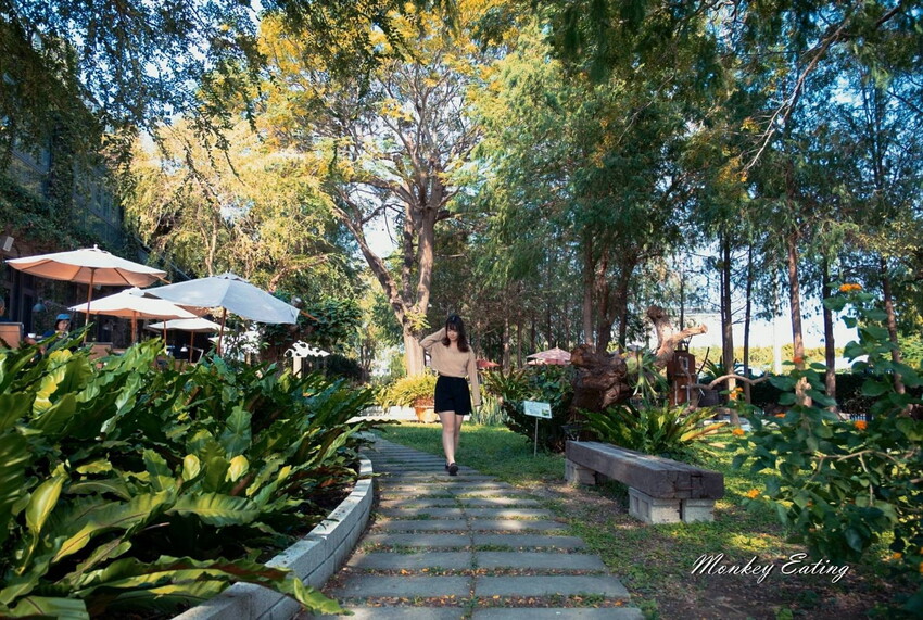 【彰化美食】家園藝術咖啡牛排館│北斗最美森林系庭園餐廳，40年老字號高CP值牛排火鍋簡餐。彰化田尾一日遊必吃 - 貪吃猴的幻想