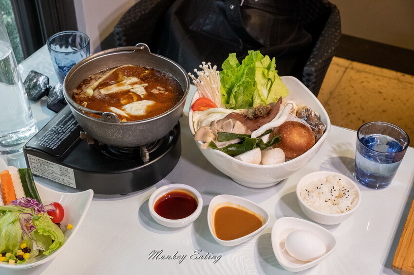 【彰化美食】家園藝術咖啡牛排館│北斗最美森林系庭園餐廳，40年老字號高CP值牛排火鍋簡餐。彰化田尾一日遊必吃 - 貪吃猴的幻想