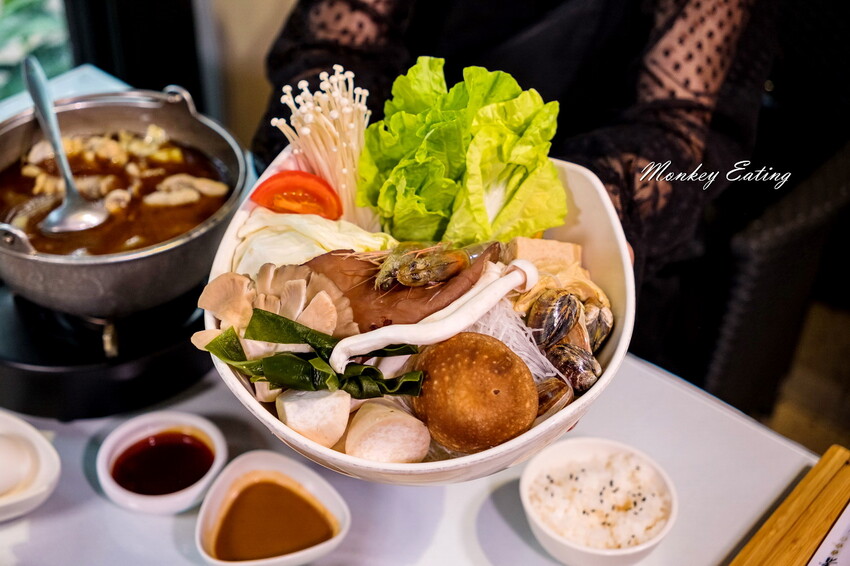 【彰化美食】家園藝術咖啡牛排館│北斗最美森林系庭園餐廳，40年老字號高CP值牛排火鍋簡餐。彰化田尾一日遊必吃 - 貪吃猴的幻想