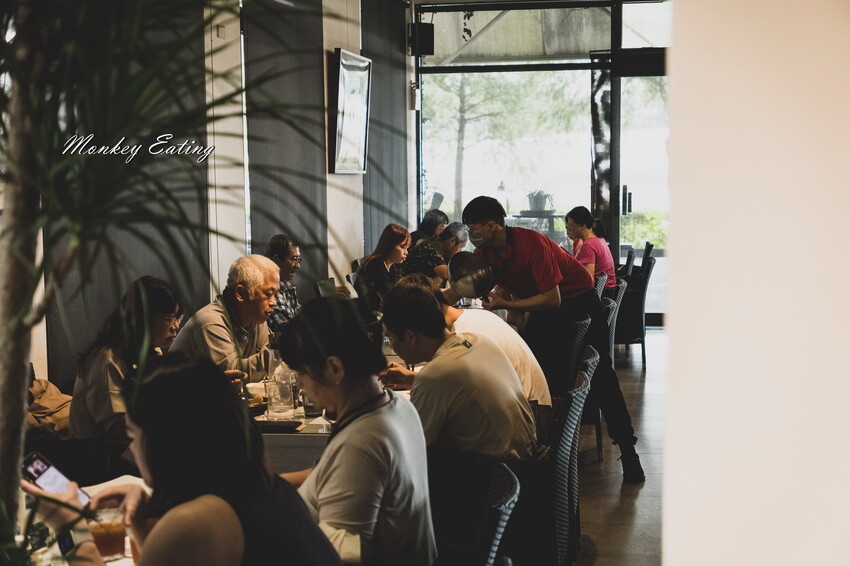 【彰化美食】家園藝術咖啡牛排館│北斗最美森林系庭園餐廳，40年老字號高CP值牛排火鍋簡餐。彰化田尾一日遊必吃 - 貪吃猴的幻想
