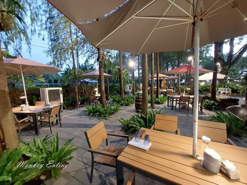 【彰化美食】家園藝術咖啡牛排館│北斗最美森林系庭園餐廳，40年老字號高CP值牛排火鍋簡餐。彰化田尾一日遊必吃 - 貪吃猴的幻想