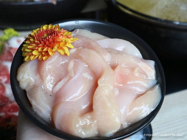 春花秋實 海鮮和牛鍋物：台中美食│春花秋實海鮮和牛鍋物〃頂級鍋物推薦!!活體海鮮入料，食材新鮮又實在，雙人套餐超澎湃～