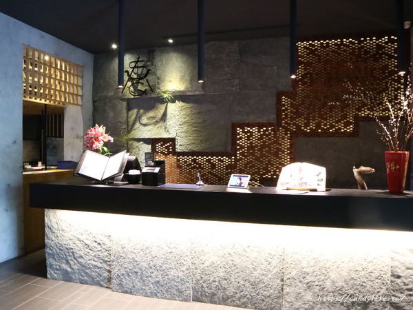 春花秋實 海鮮和牛鍋物：台中美食│春花秋實海鮮和牛鍋物〃頂級鍋物推薦!!活體海鮮入料，食材新鮮又實在，雙人套餐超澎湃～