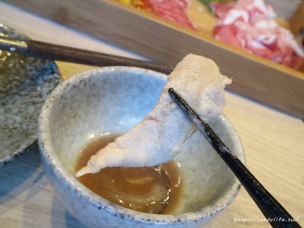 春花秋實 海鮮和牛鍋物：台中美食│春花秋實海鮮和牛鍋物〃頂級鍋物推薦!!活體海鮮入料，食材新鮮又實在，雙人套餐超澎湃～