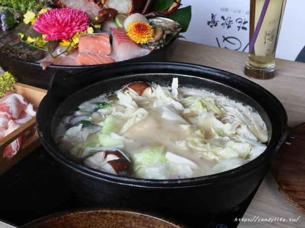 春花秋實 海鮮和牛鍋物：台中美食│春花秋實海鮮和牛鍋物〃頂級鍋物推薦!!活體海鮮入料，食材新鮮又實在，雙人套餐超澎湃～