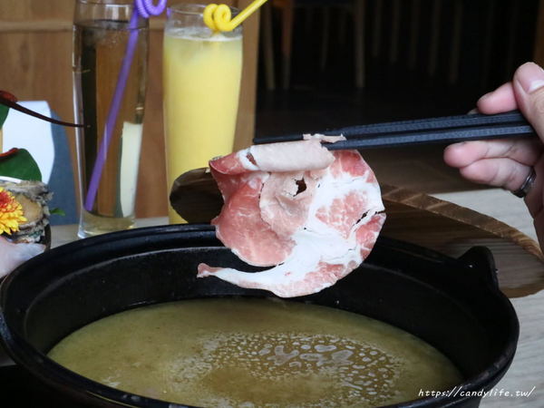 春花秋實 海鮮和牛鍋物：台中美食│春花秋實海鮮和牛鍋物〃頂級鍋物推薦!!活體海鮮入料，食材新鮮又實在，雙人套餐超澎湃～