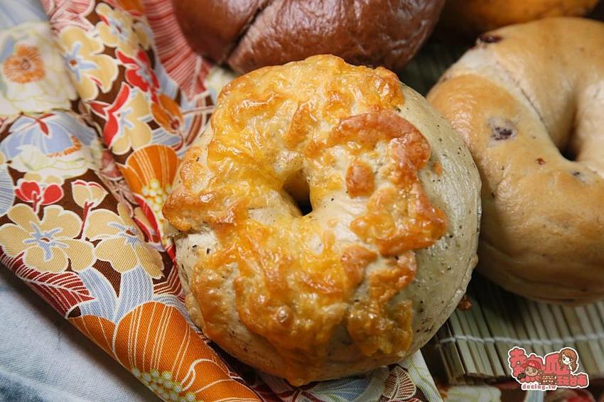 【台南伴手禮】貨櫃屋內的人氣排隊七彩貝果,連明星都愛的台南好滋味:甜蜜點-日式貝果專家 - 熱血玩台南。跳躍新世界