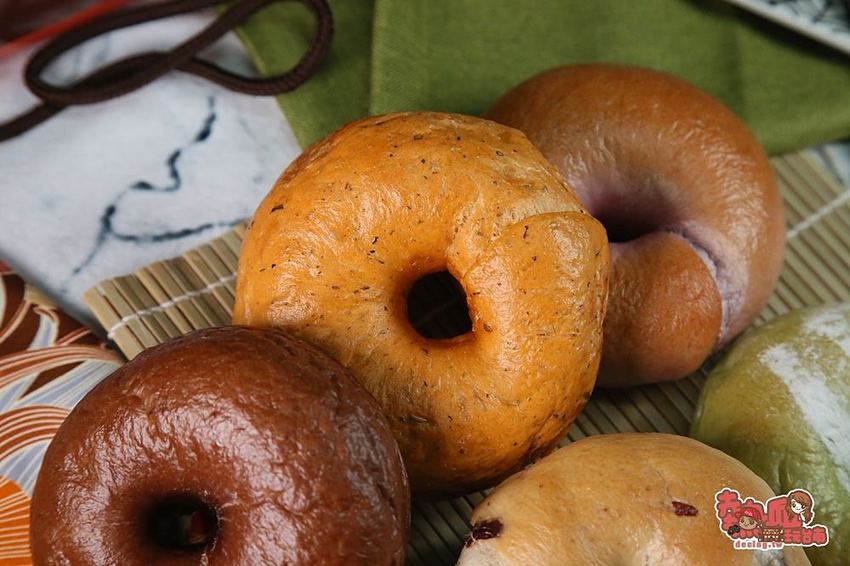 【台南伴手禮】貨櫃屋內的人氣排隊七彩貝果,連明星都愛的台南好滋味:甜蜜點-日式貝果專家 - 熱血玩台南。跳躍新世界