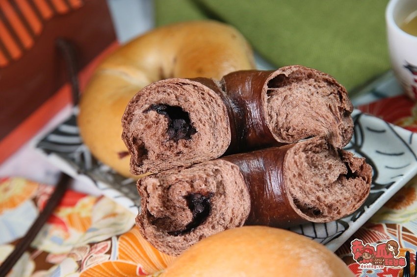 【台南伴手禮】貨櫃屋內的人氣排隊七彩貝果,連明星都愛的台南好滋味:甜蜜點-日式貝果專家 - 熱血玩台南。跳躍新世界