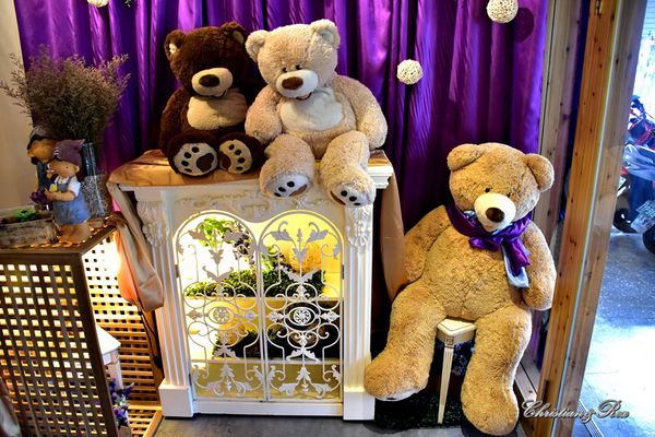 【新北。美食】新莊 / 花屋咖啡早午餐，小木屋裡的花園，感受愜意閒暇的早晨與午後，榮富國小旁