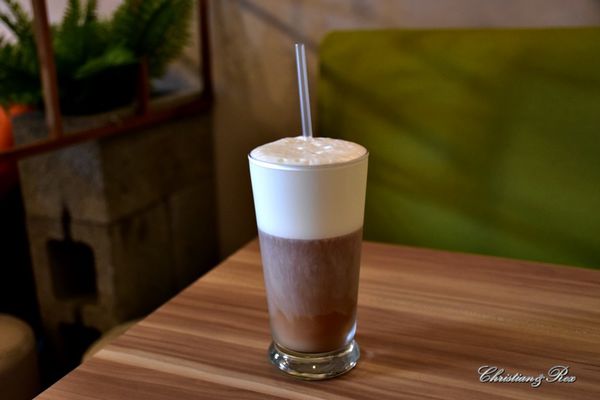 【新北。美食】新莊 / 花屋咖啡早午餐，小木屋裡的花園，感受愜意閒暇的早晨與午後，榮富國小旁