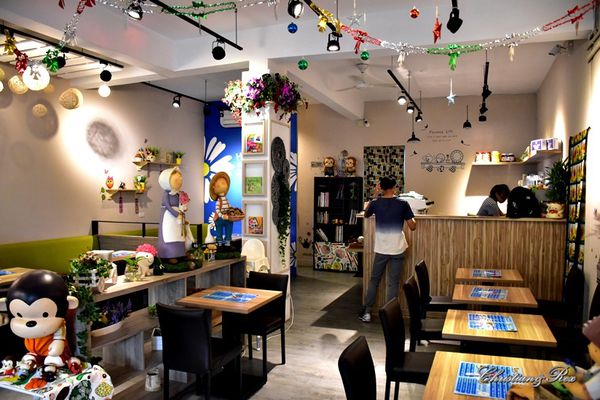 【新北。美食】新莊 / 花屋咖啡早午餐，小木屋裡的花園，感受愜意閒暇的早晨與午後，榮富國小旁
