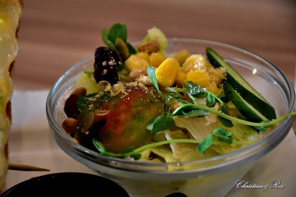 【新北。美食】新莊 / 花屋咖啡早午餐，小木屋裡的花園，感受愜意閒暇的早晨與午後，榮富國小旁