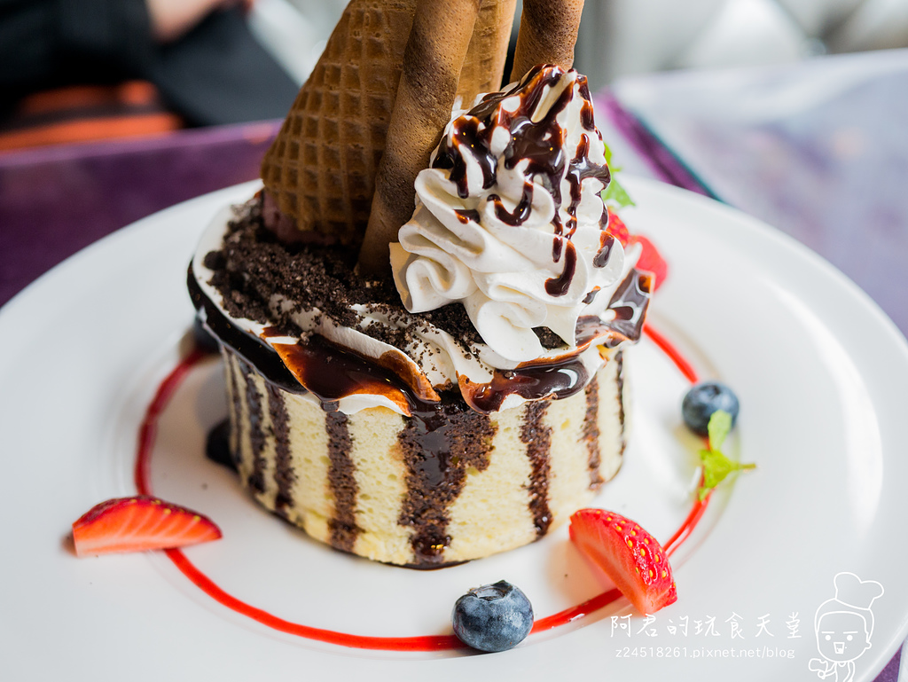 【新北】栢金 BIRKING｜1.6cm超厚培根早午餐｜繽紛莓果派對舒芙蕾厚鬆餅