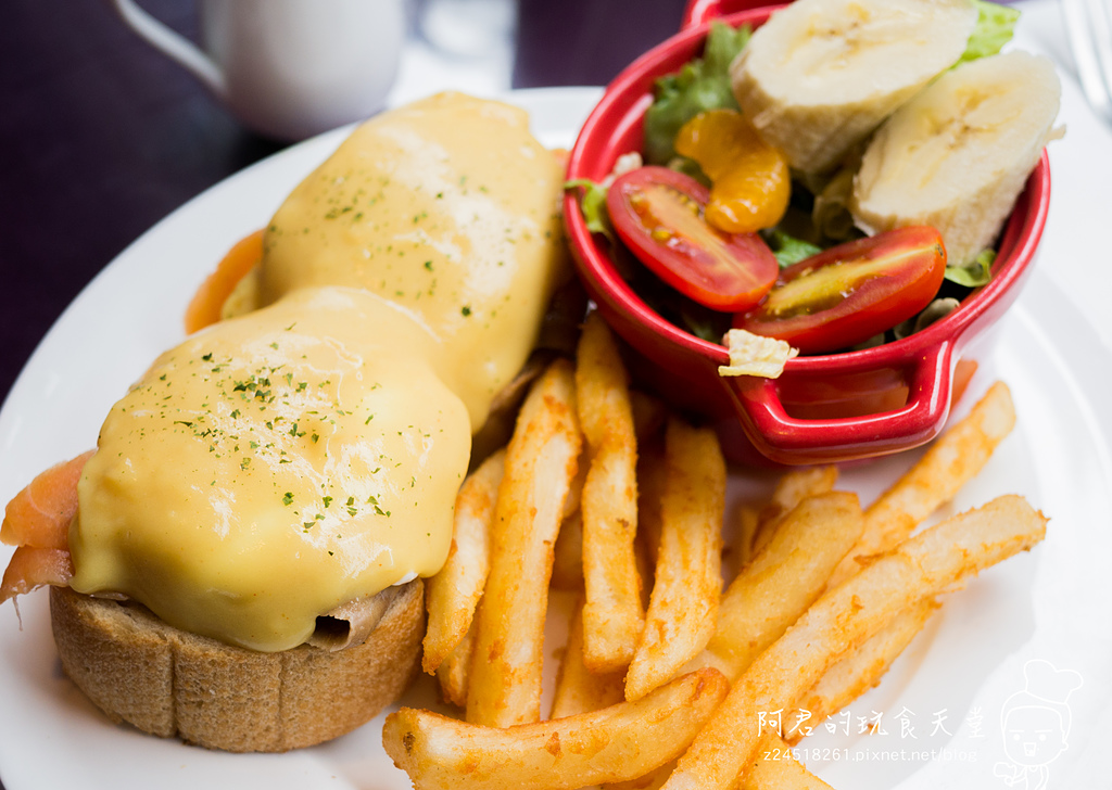 【新北】栢金 BIRKING｜1.6cm超厚培根早午餐｜繽紛莓果派對舒芙蕾厚鬆餅