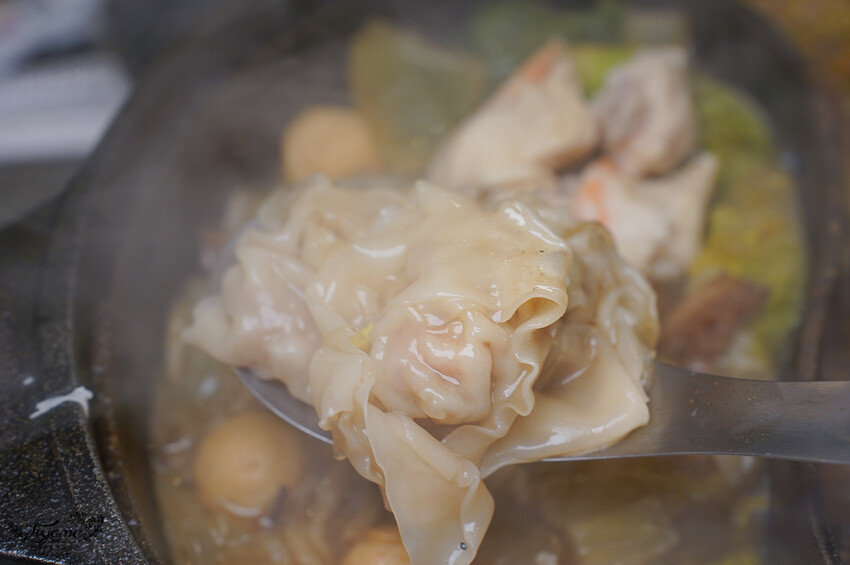 韓城石頭火鍋|台南火鍋:台南必吃老版石頭火鍋!!打卡麻辣鍋底免費送,壽星打卡再送肉盤 @緹雅瑪 美食旅遊趣