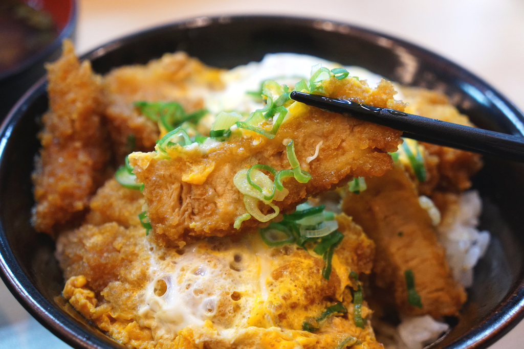 吉兵衛特製豬排蓋飯