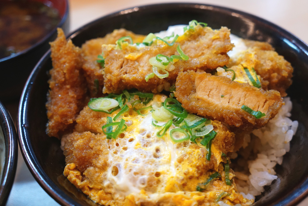 吉兵衛特製豬排蓋飯