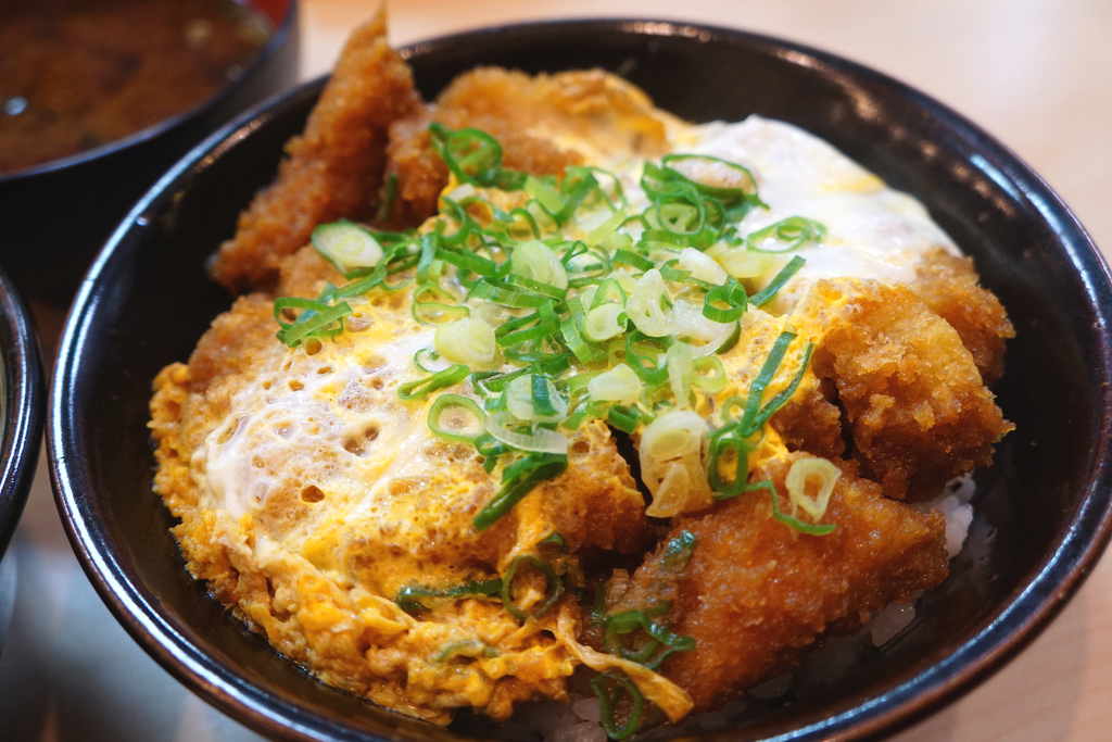 吉兵衛特製豬排蓋飯