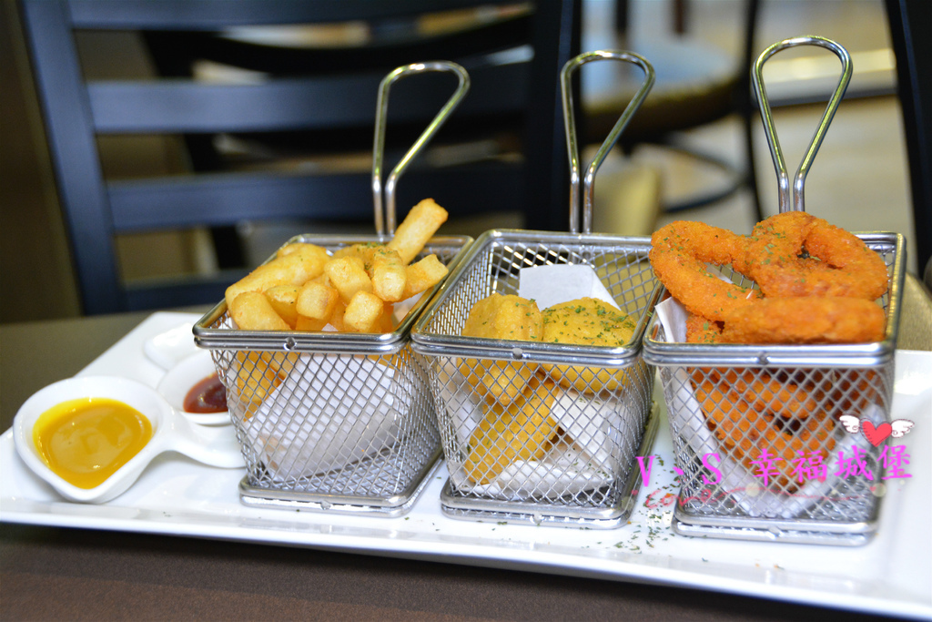 【新北美食】新莊銅板美食 莫札特咖啡早午餐&西點小舖 ~ 平價大份量的餐點、自製好吃的甜點、隱藏版菜單，是個喝咖啡、吃早午餐的好地方