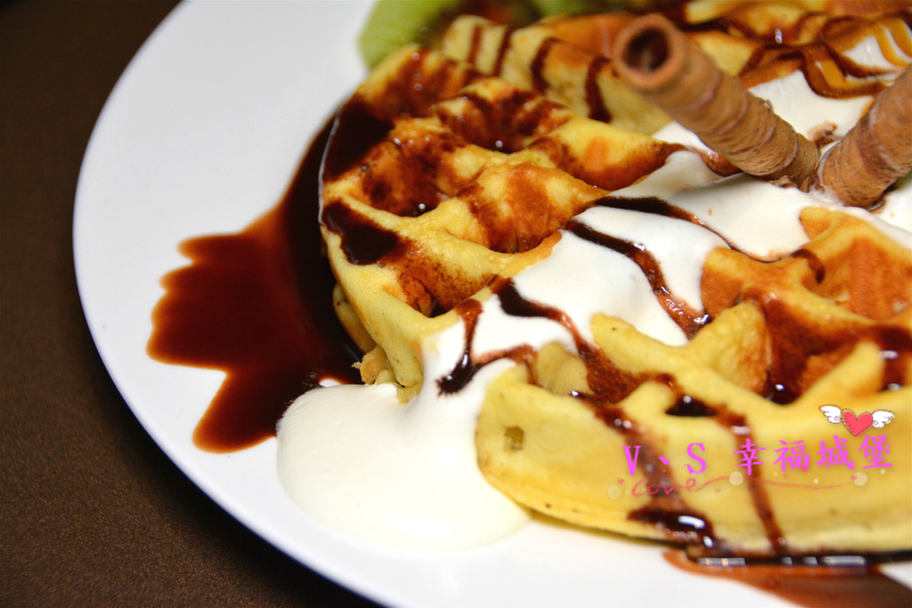 【新北美食】新莊銅板美食 莫札特咖啡早午餐&西點小舖 ~ 平價大份量的餐點、自製好吃的甜點、隱藏版菜單，是個喝咖啡、吃早午餐的好地方