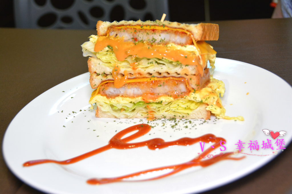 【新北美食】新莊銅板美食 莫札特咖啡早午餐&西點小舖 ~ 平價大份量的餐點、自製好吃的甜點、隱藏版菜單，是個喝咖啡、吃早午餐的好地方