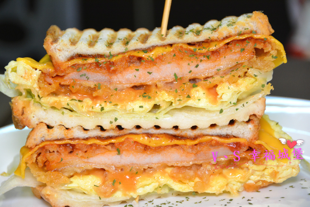 【新北美食】新莊銅板美食 莫札特咖啡早午餐&西點小舖 ~ 平價大份量的餐點、自製好吃的甜點、隱藏版菜單，是個喝咖啡、吃早午餐的好地方