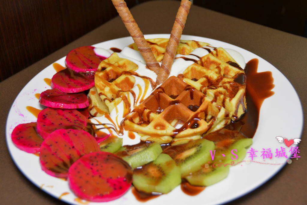 【新北美食】新莊銅板美食 莫札特咖啡早午餐&西點小舖 ~ 平價大份量的餐點、自製好吃的甜點、隱藏版菜單，是個喝咖啡、吃早午餐的好地方