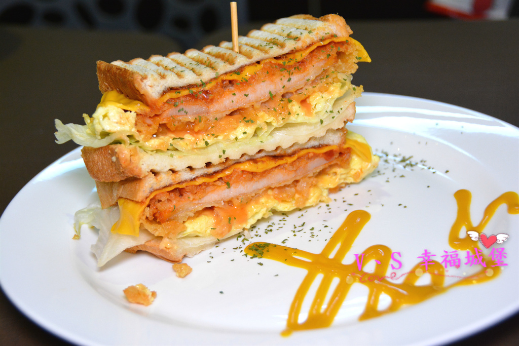 【新北美食】新莊銅板美食 莫札特咖啡早午餐&西點小舖 ~ 平價大份量的餐點、自製好吃的甜點、隱藏版菜單，是個喝咖啡、吃早午餐的好地方