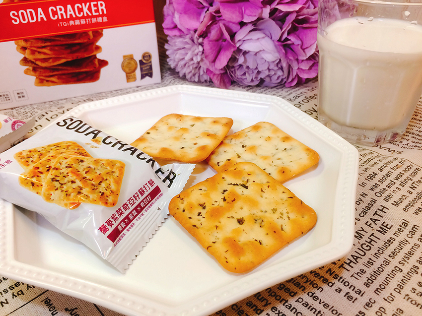 自然主意人氣蘇打餅典藏禮盒,自然主義,全素蘇打餅,藍藻蔥餅,奇亞籽藍藻蔥餅,米其林必吃,必比登必吃,米其林零食,米其林蘇打餅,蘇打餅LV