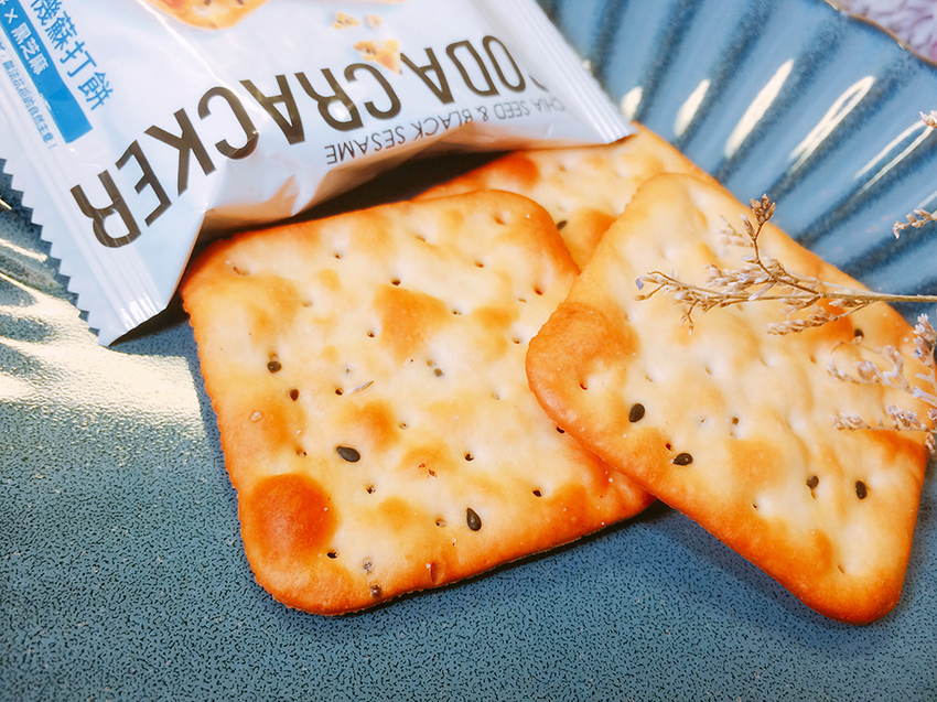 自然主意人氣蘇打餅典藏禮盒,自然主義,低卡零食,低卡蘇打餅,少油蘇打餅,全聯零食推薦,全聯新品零食,自然主義全聯,全聯買什麼,家樂福零食