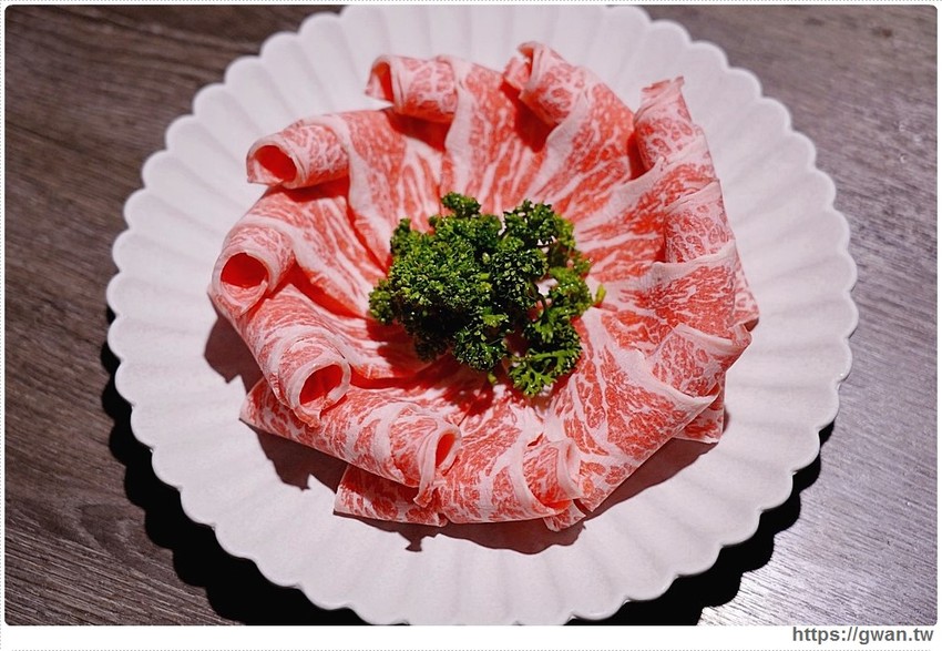 火鍋界的LV吃過嗎?外觀超氣派,還有全店獨立包廂和專人桌邊服務!