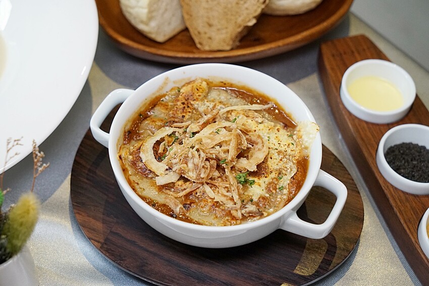 席樂法式餐廳｜台中法式餐廳推薦，約會、慶生聚會必備，擺盤精緻、道道驚豔奢華，網評4.8分，必回訪的高CP料理!